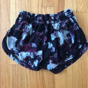 Size 6 Lululemon patterned shorts!